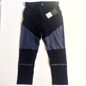 90 Degree women’s capris leggings black and gray M